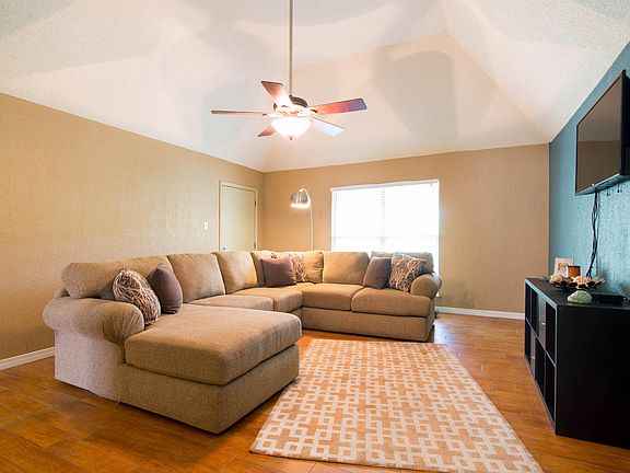 5th image of 4433 N Stanton St APT 413