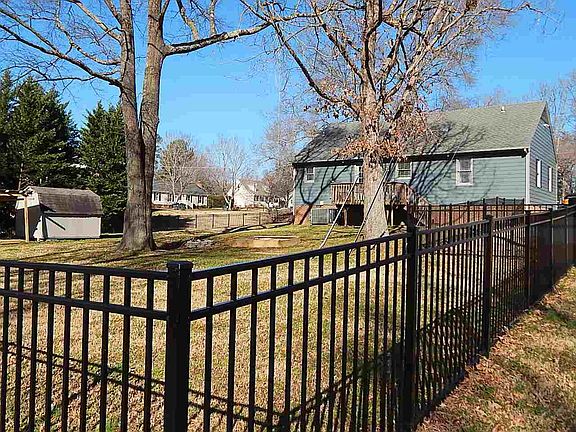 5th image of 105 Meadowbrook Ln