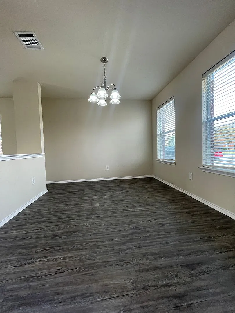 Updated in the BEST location 3/2/2 — Photo 4