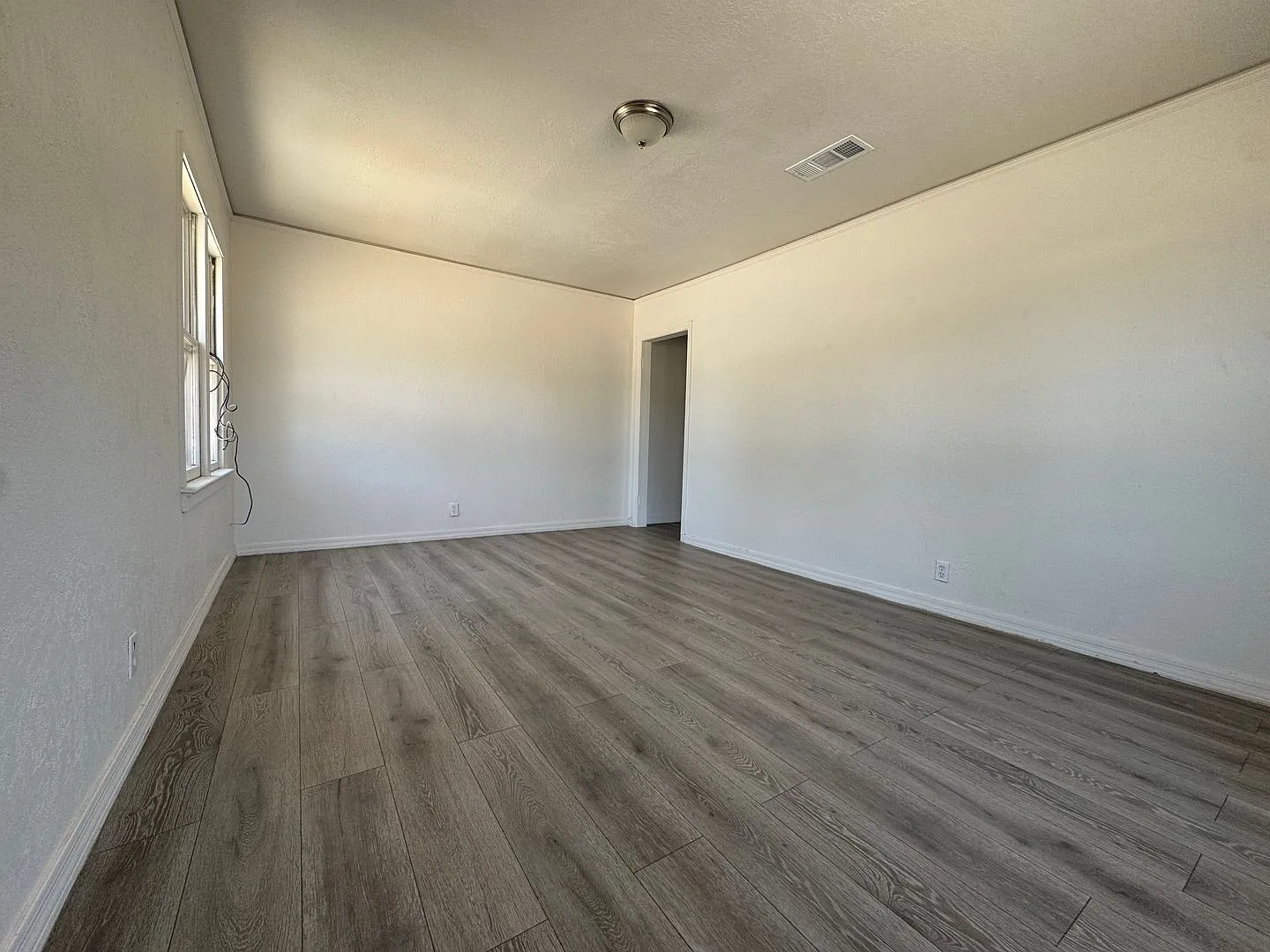 304 W Albuquerque — Photo 2