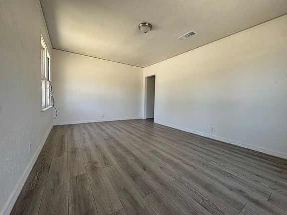 2nd image of 304 W Albuquerque St