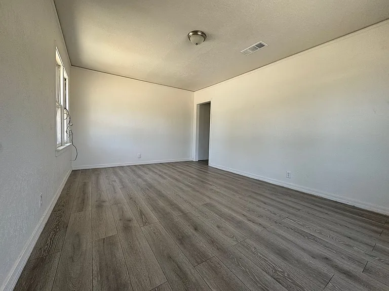 304 W Albuquerque St — Photo 2