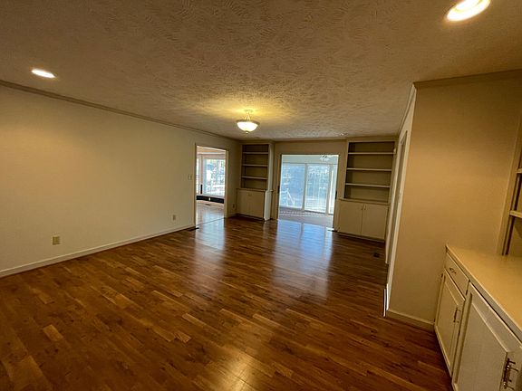 4th image of 1012 Pine Run Dr