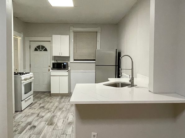 522 W 44th Pl #1R