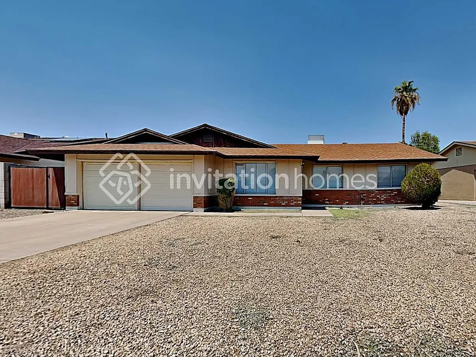 4438 W Mercer Ln