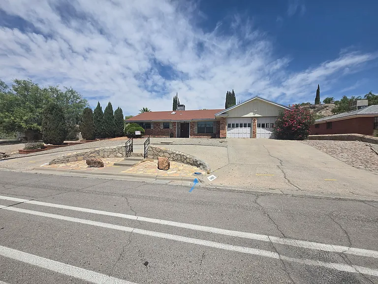 1401 Murchison Dr — Photo 2