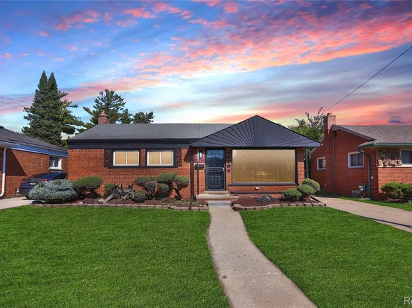 27704 Maplewood St, Garden City, MI 48135