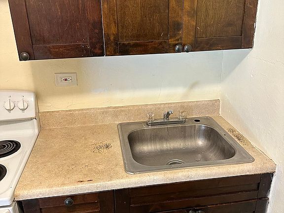 4th image of 840 NW 70th St #6