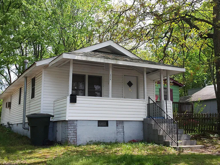 424 Beech St — Photo 1