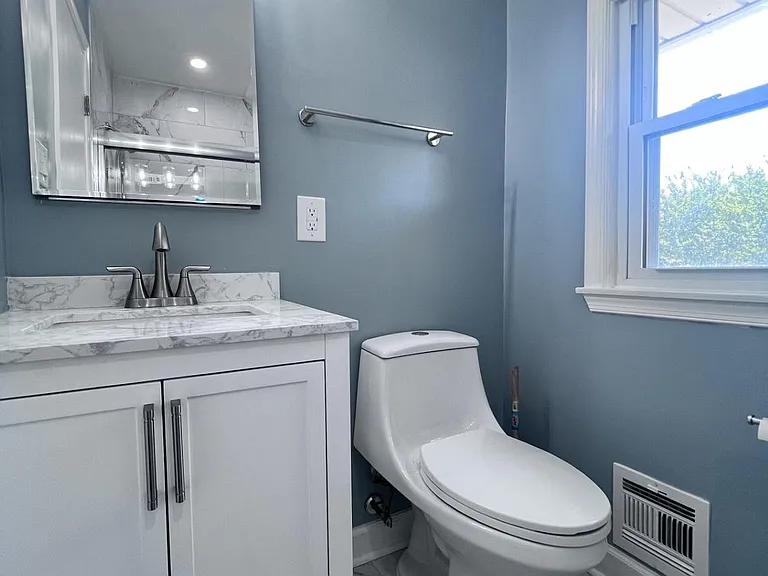 5825 Lamont Dr — Photo 19