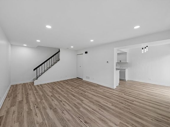 4th image of 185 College Dr Unit B