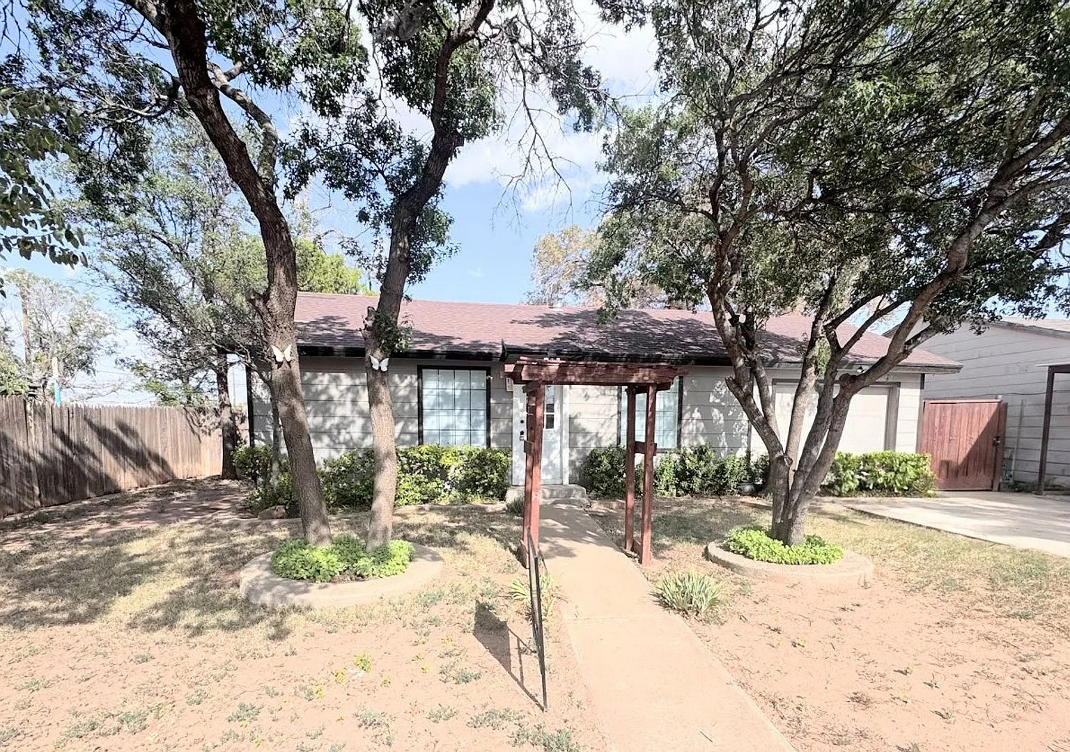 Newly remodeled 3BR 2BR — Photo 1