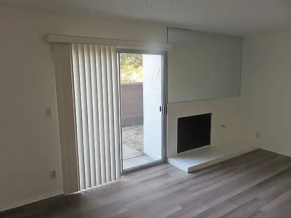 3 bed, 2.5 bath, 1400 sqft, $4,650 — Photo 3