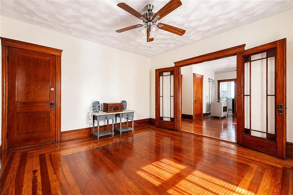 3 bed, 1100 sqft, $2,300 — Photo 3