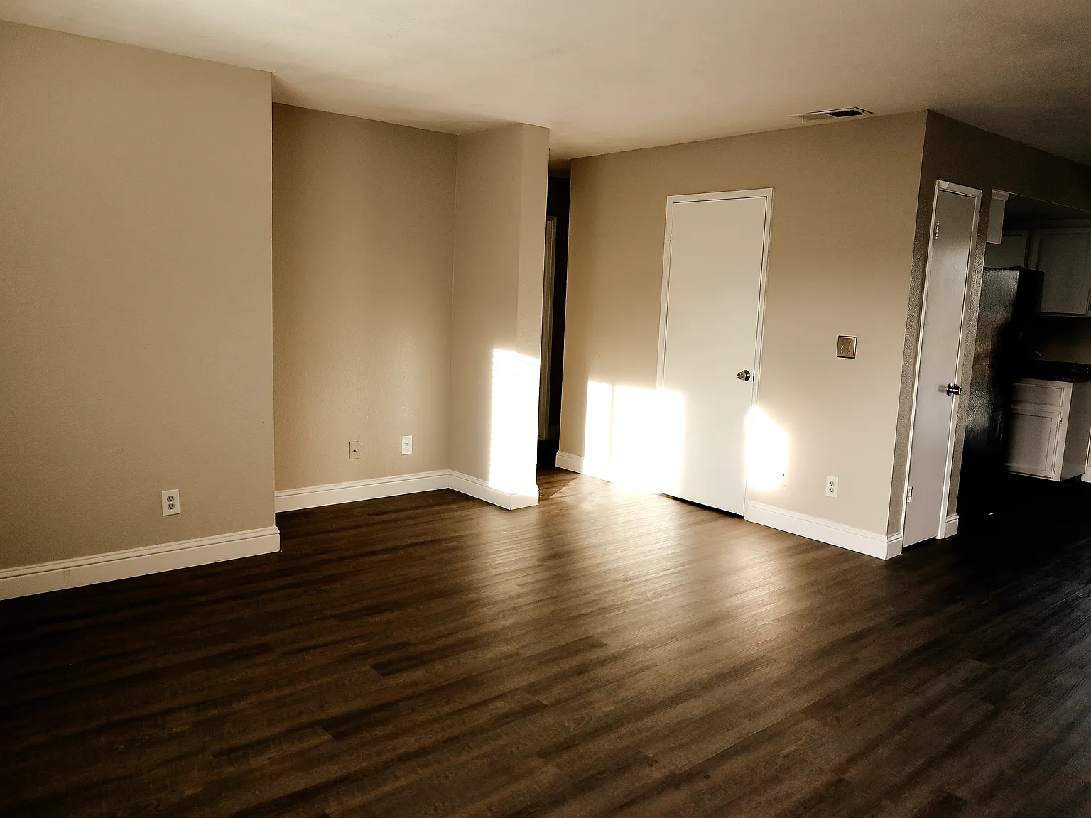 Heather Court Apartments — Photo 2