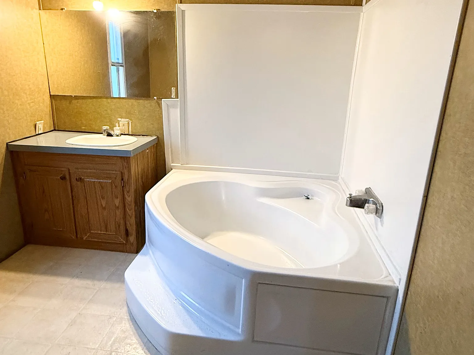 2 bed, 900 sqft, $950 — Photo 2