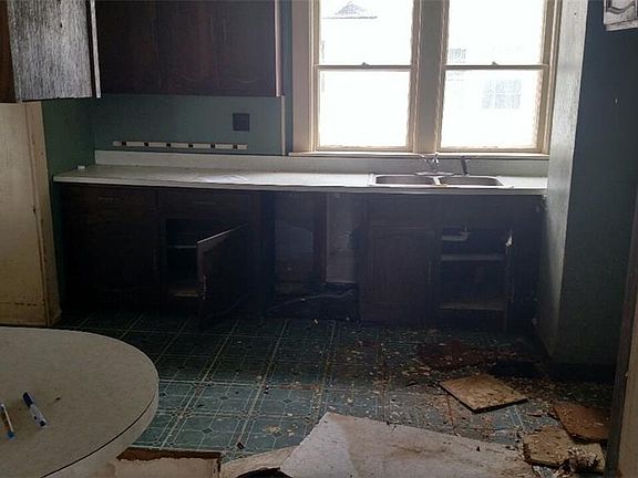 5th image of 24 Elmwood Ave