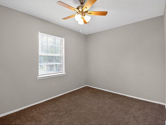 5th image of 2961 Moorcroft Dr