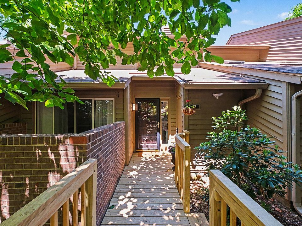 1st image of 13 Creekview Ln