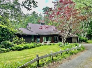 31 Lovers Ln, Greenfield, MA 01301