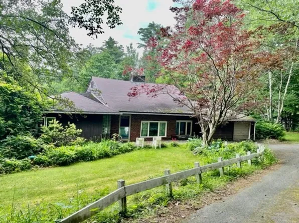 31 Lovers Ln, Greenfield, MA 01301
