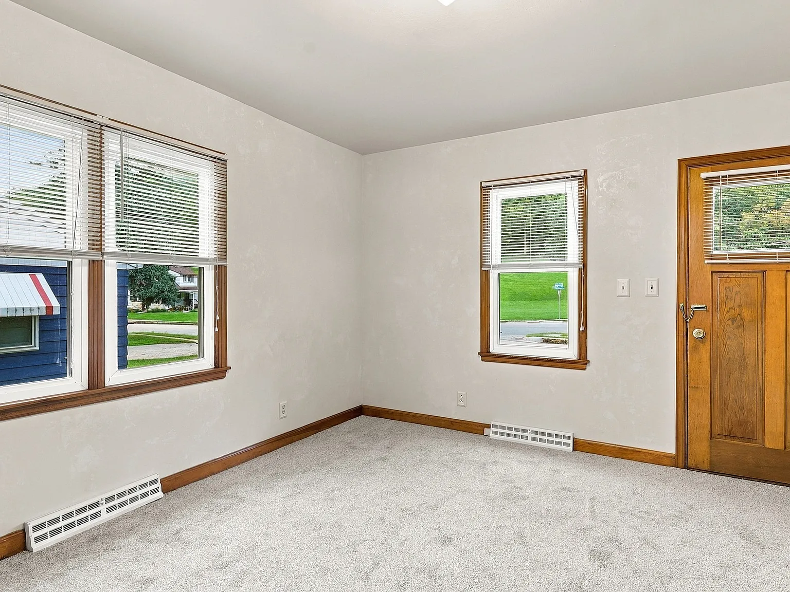 2 bed, 1.5 bath, 907 sqft, $1,300 — Photo 4