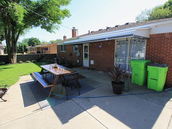 4th image of 31183 Kenwood Ave