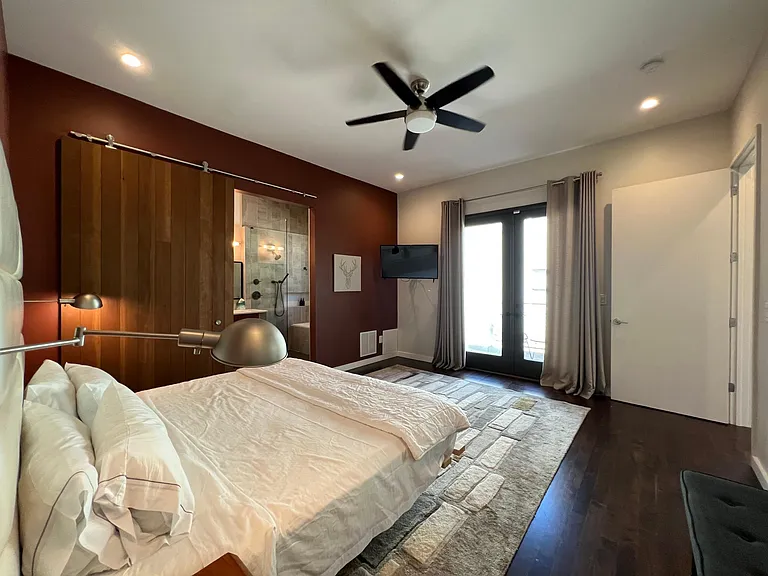 504 Morgan St NE — Photo 8