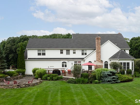 3rd image of 21 Merlins Lane