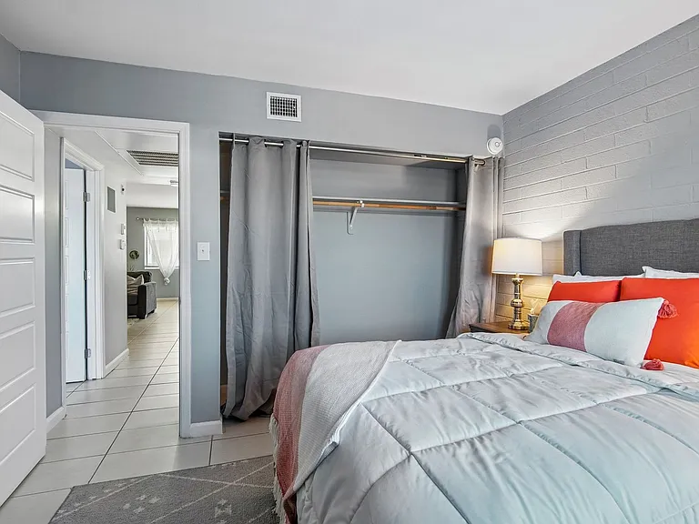 Urban Connected Apartments — Photo 32