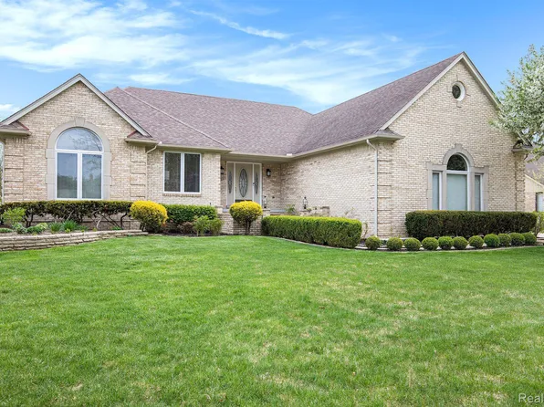 1204 Bradbury Dr, Troy, MI 48098