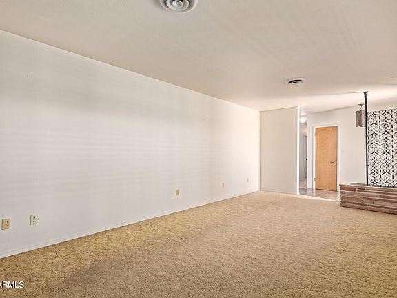5th image of 323 E ORANGE Drive