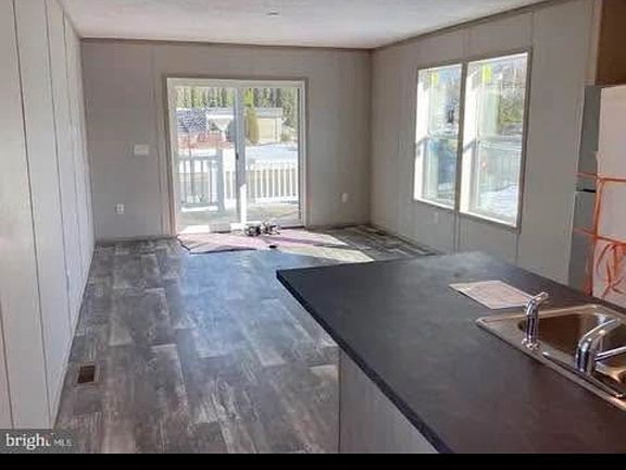 3rd image of 7 Deanne Cir #7