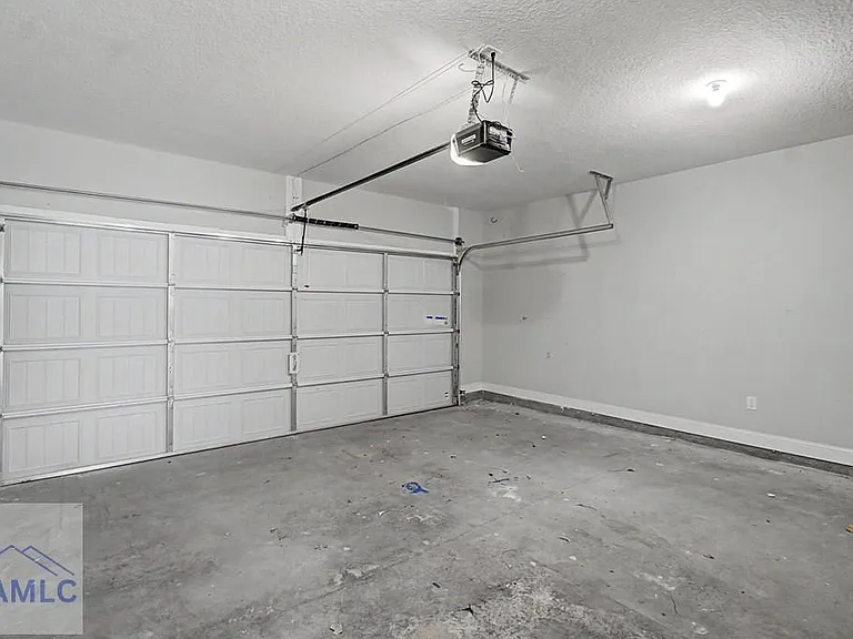 547 Fairview Cir — Photo 8