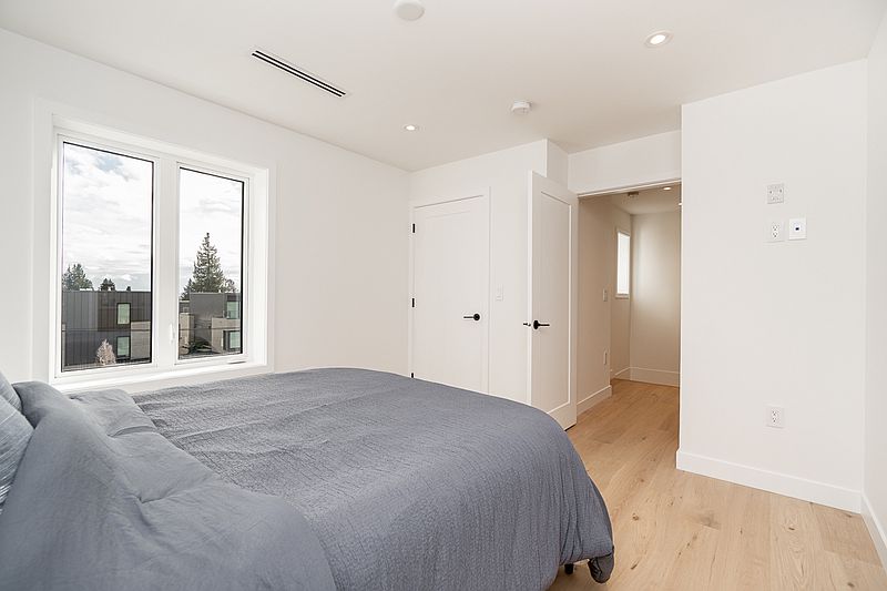 Vancouver Townhouse for rent - 3 Bedrooms — photo 16