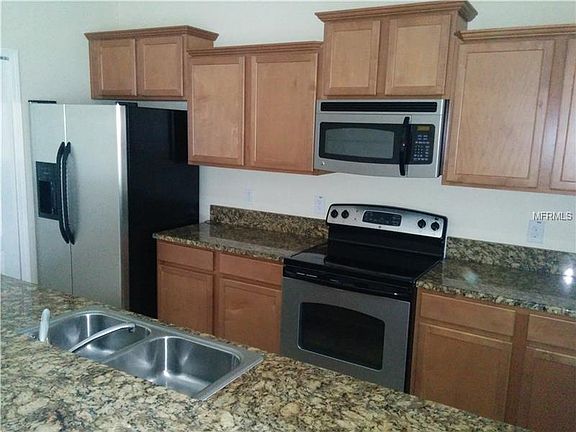 3rd image of 10887 Savannah Landing Cir