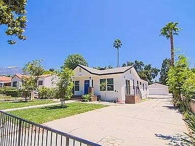 2nd image of 1102 N El Molino Ave