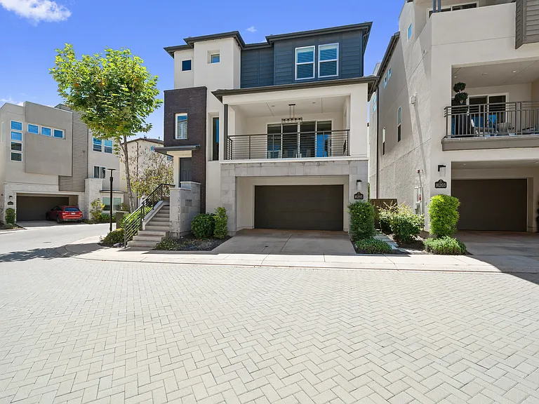 16205 Camden Cir — Photo 1