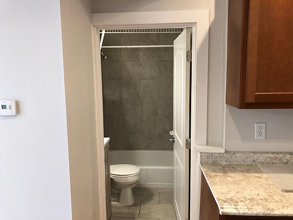 4th image of 5001 Poppleton Ave APT 4