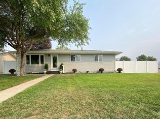 1019 17th St NE, Jamestown, ND 58401