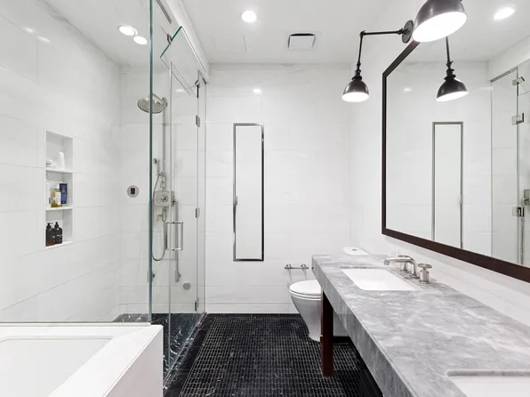 425 West 50th Street image 5 of 13