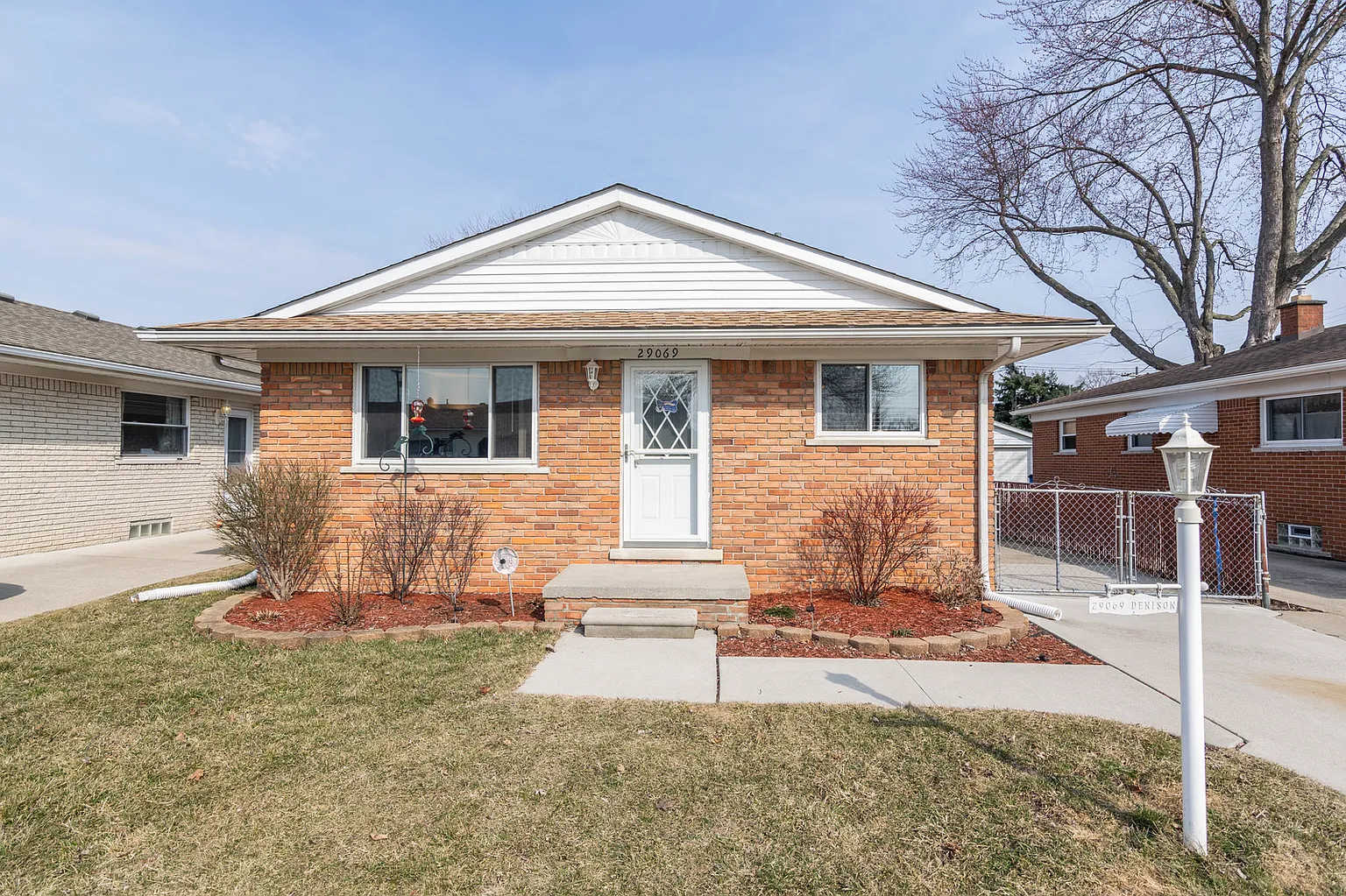 29069 Denison St photo 1