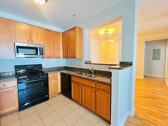 3rd image of 4852 Eisenhower Ave #379