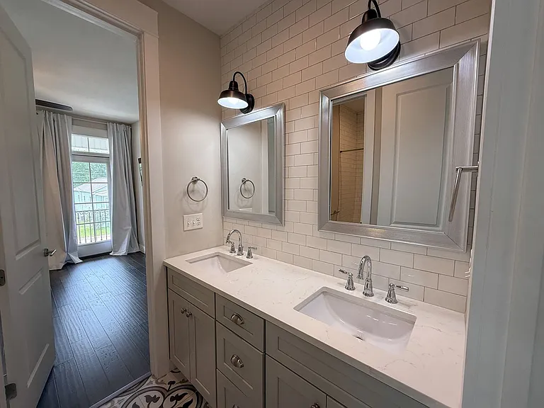 517 W Wright St — Photo 17