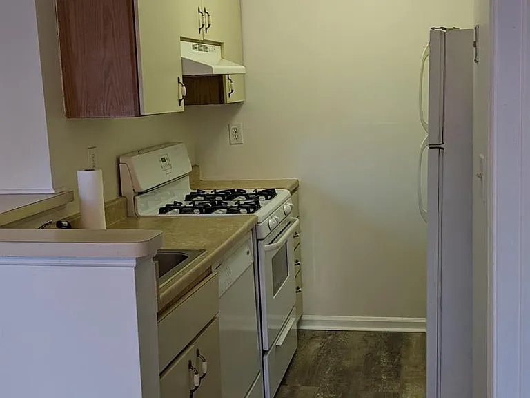 282 Cozzens Ct — Photo 6