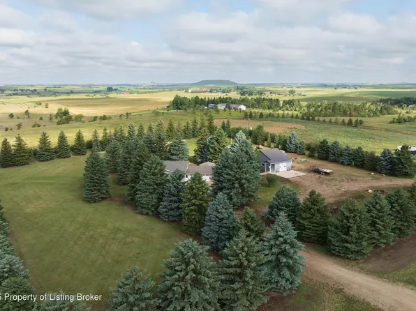 3251 104t Ave SW, Dickinson, ND 58601
