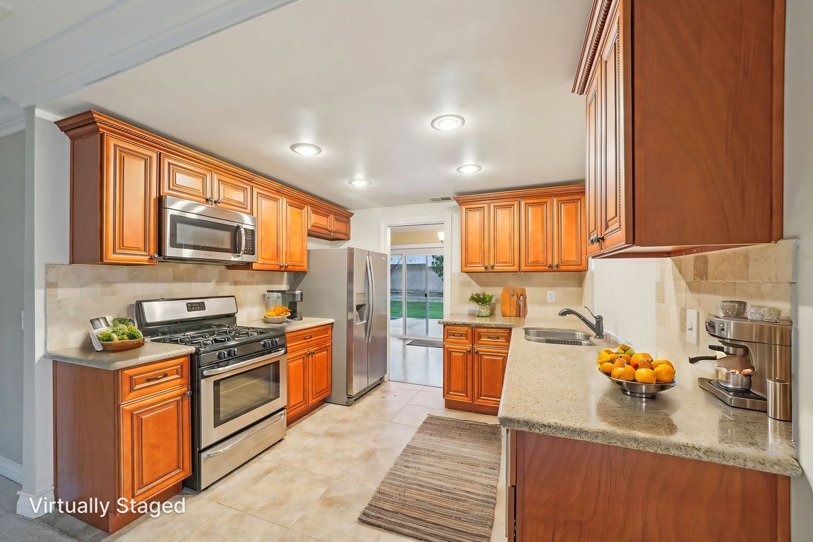 20-Avocado Ave-28032025-015 virtually staged