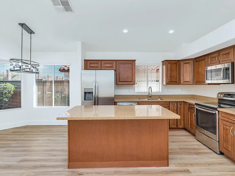 1706 E Windsong Dr — Photo 4