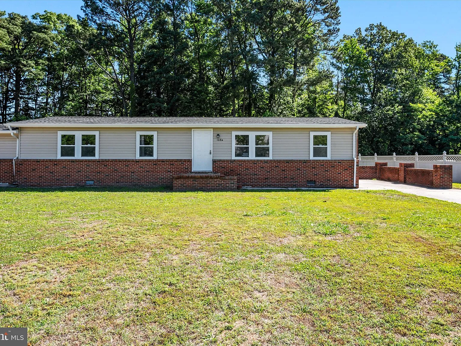 3 bed, 1942 sqft, $3,000 — Photo 2