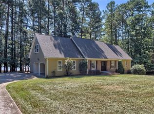 415 Circle Dr, Townville, SC 29689